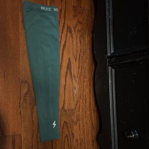 Bruce Bolt Men's Green Arm Sleeve